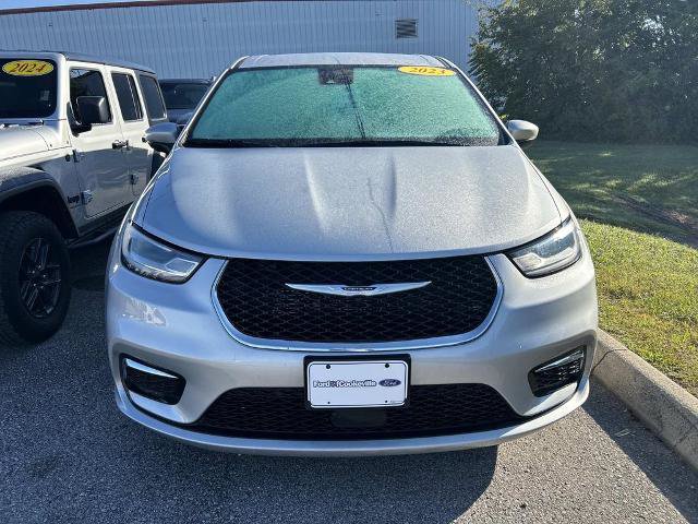 Used 2023 Chrysler Pacifica Touring-L FWD image 6