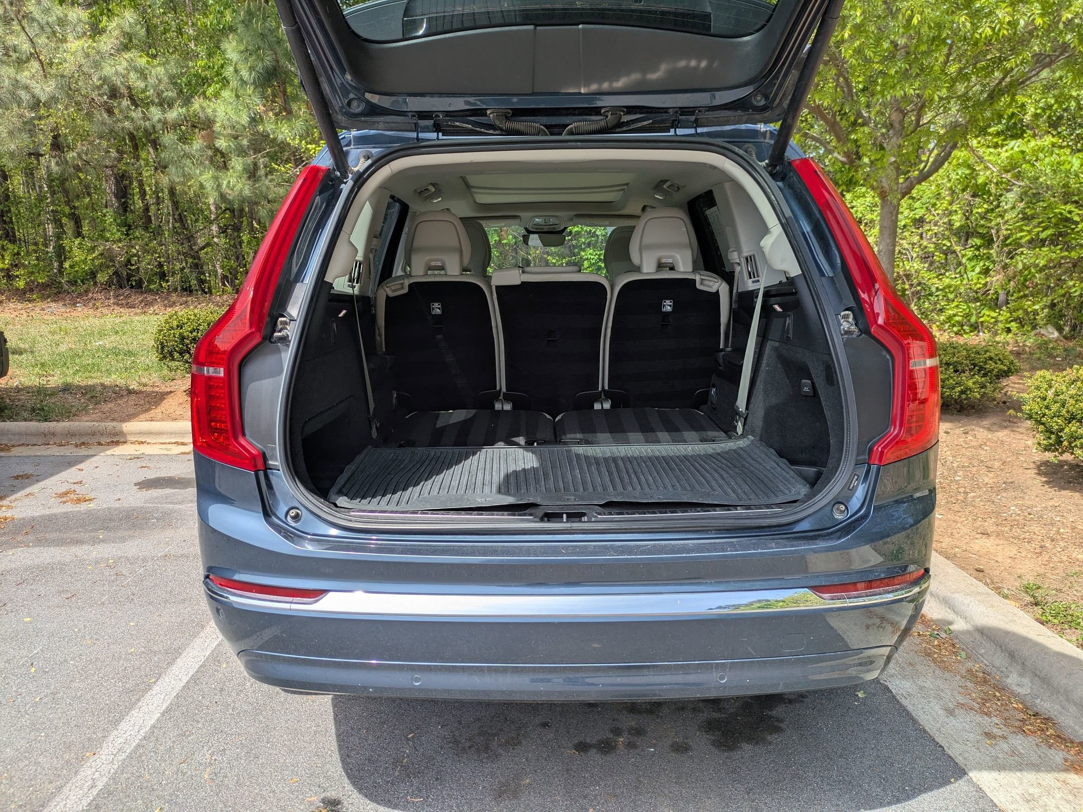Used 2023 Volvo XC90 B6 Ultimate w/ Protection Package AWD/4WD image 31