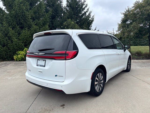 Used 2024 Chrysler Pacifica Limited FWD image 6