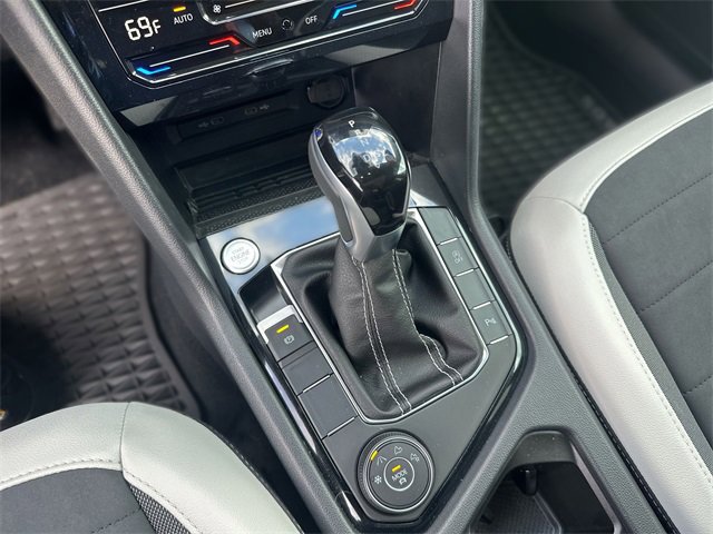 Used 2025 Volkswagen Taos SE image 20