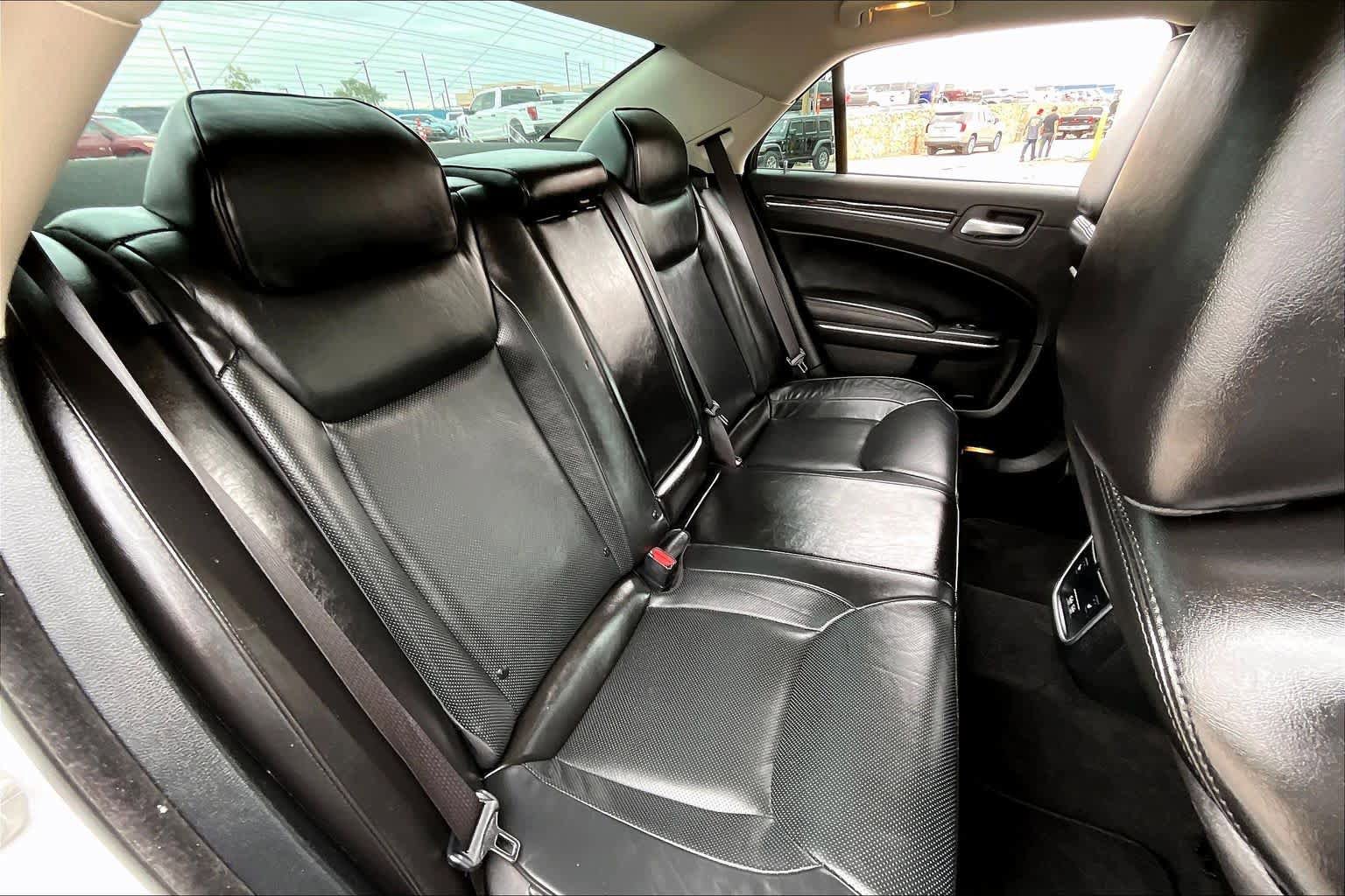 Used 2023 Chrysler 300 Touring L w/ Comfort Group RWD image 18