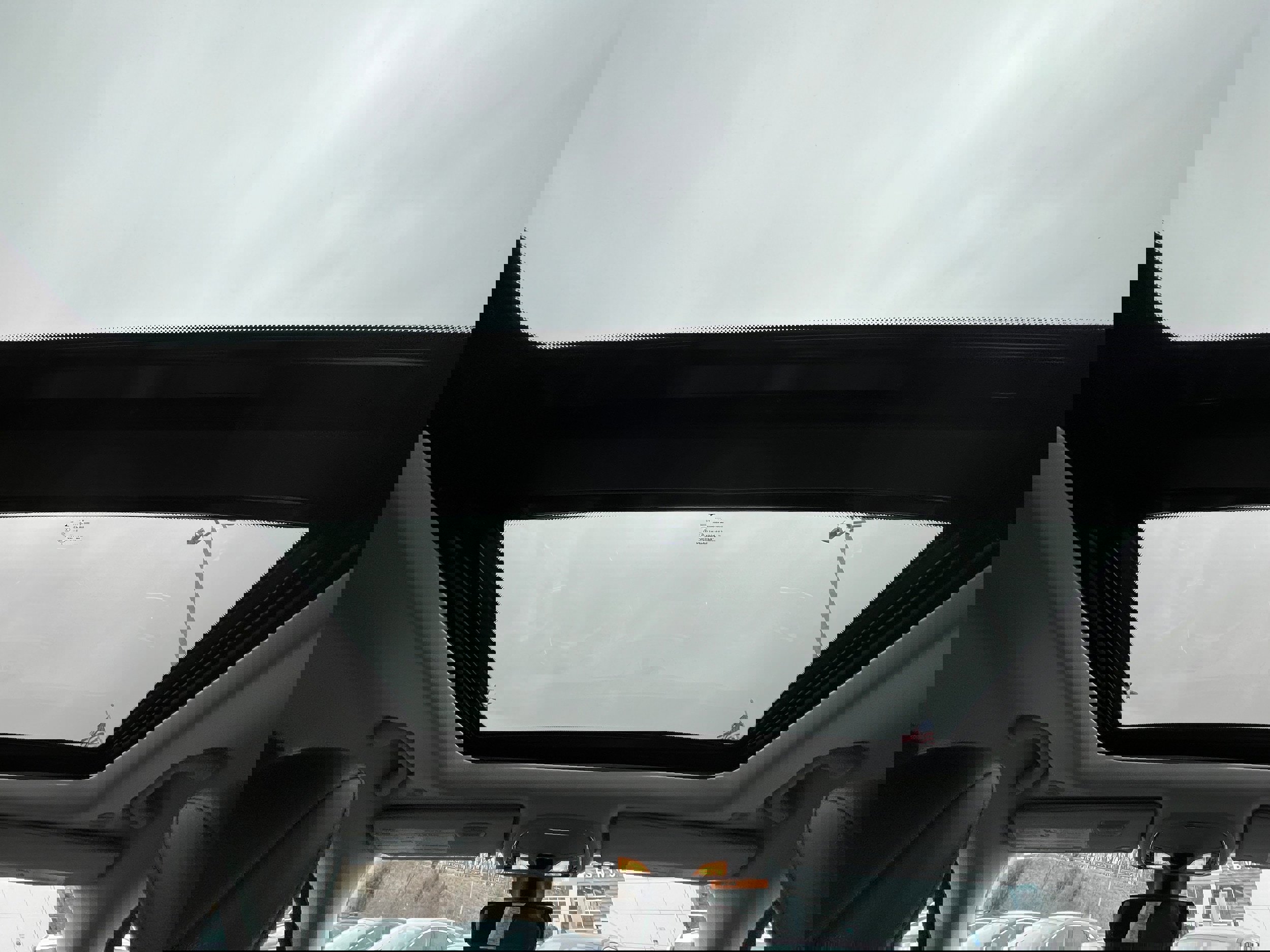 Used 2019 Jeep Cherokee Limited image 16