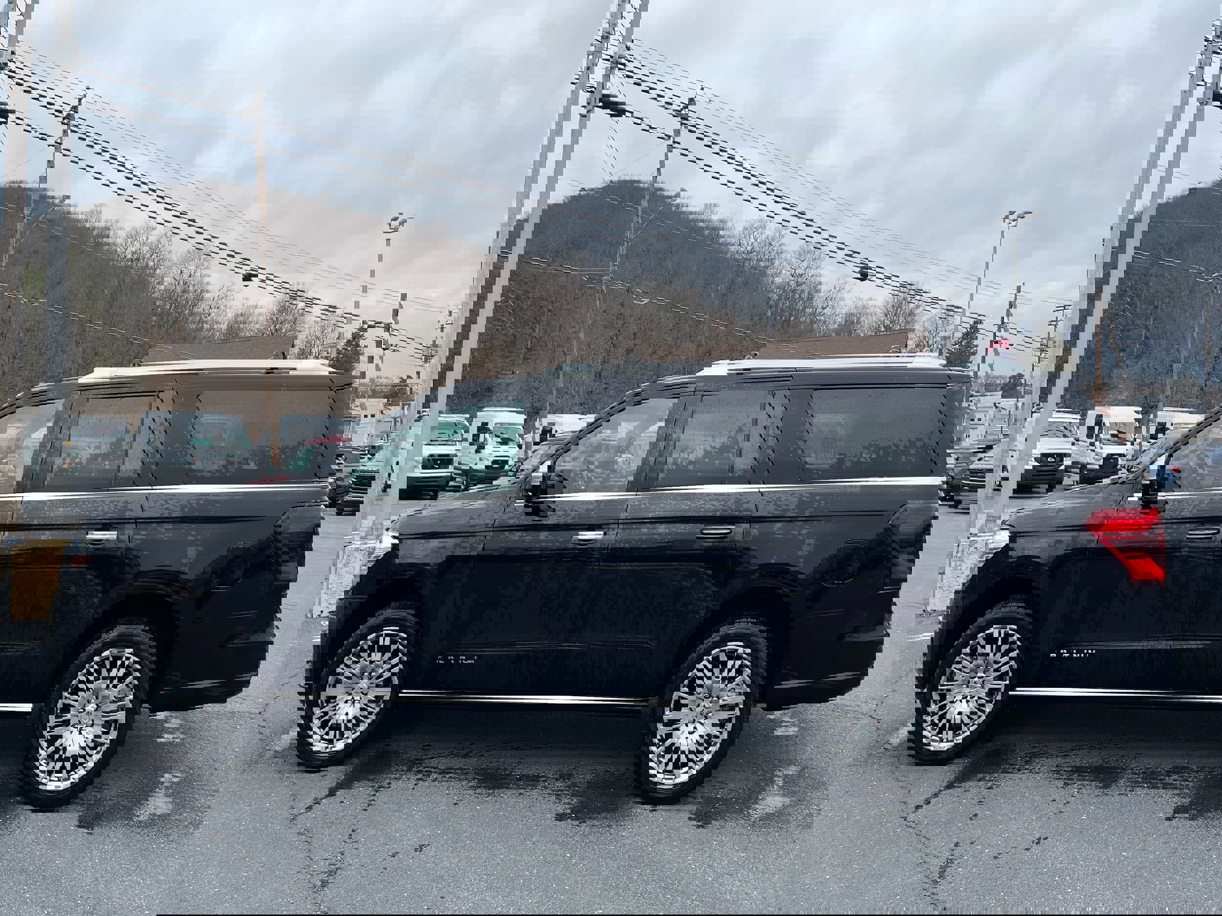 Certified 2023 Ford Expedition Max Platinum image 3