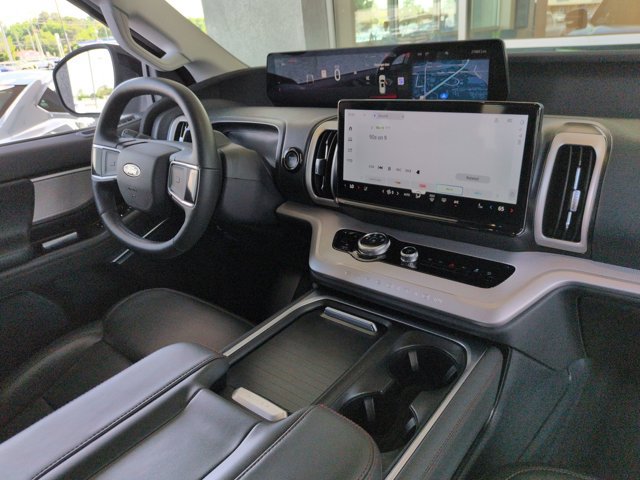 Certified 2025 Ford Expedition Active AWD/4WD image 36
