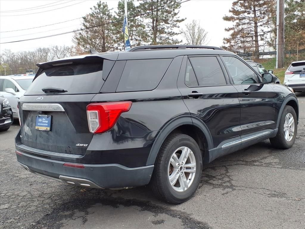 Certified 2022 Ford Explorer XLT w/ Equipment Group 202A image 5