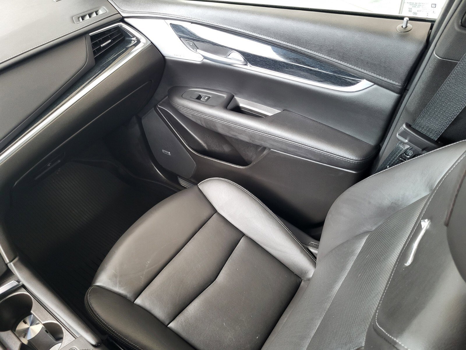 Used 2025 Cadillac XT5 Premium Luxury w/ Technology Package FWD image 15