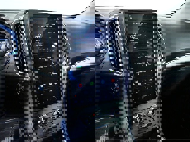 Certified 2022 Ford Edge Titanium w/ Equipment Group 301A image 18