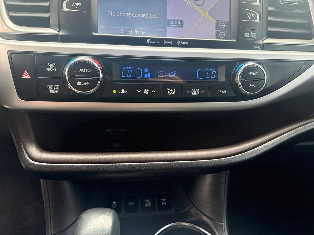 Used 2019 Toyota Highlander XLE AWD/4WD image 27