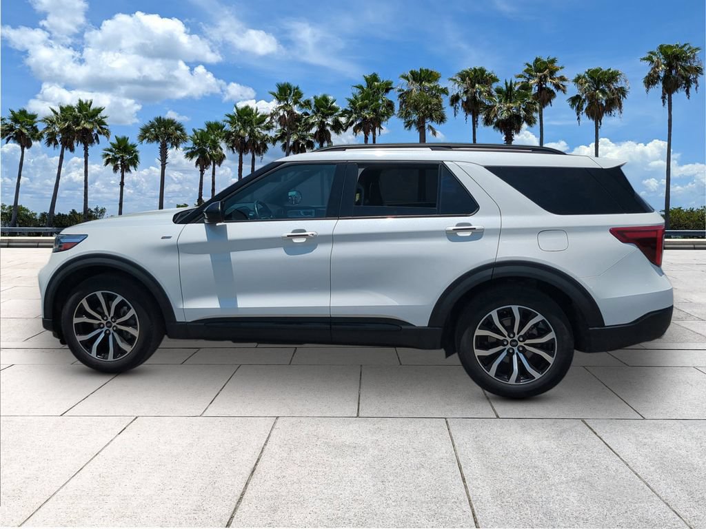 Certified 2023 Ford Explorer ST-Line w/ Class IV Trailer Tow Package RWD image 4