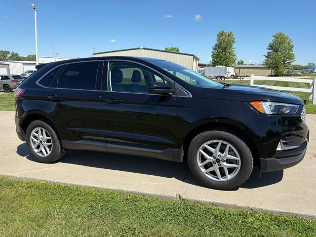 Certified 2024 Ford Edge SEL w/ Convenience Package AWD/4WD image 3