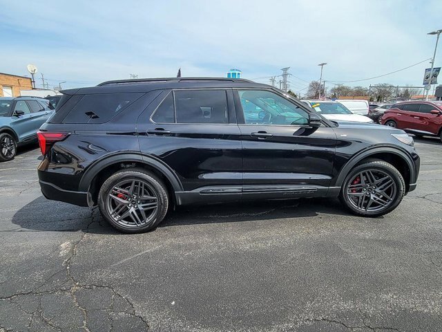 Certified 2025 Ford Explorer ST-Line w/ Premium Package AWD/4WD image 11