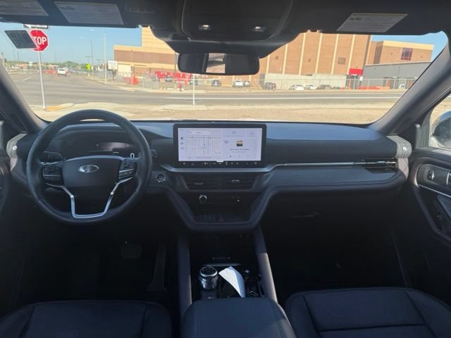 Certified 2025 Ford Explorer Platinum AWD/4WD image 2