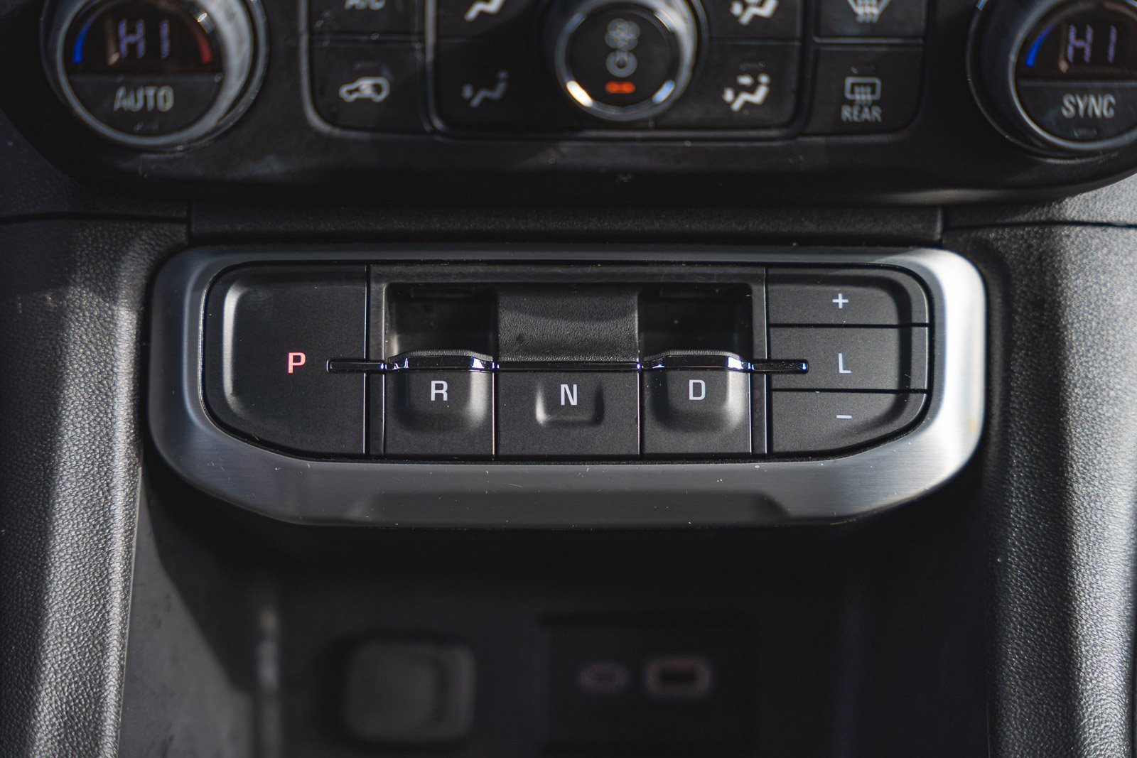 Used 2023 GMC Acadia SLE w/ Driver Convenience Package image 29