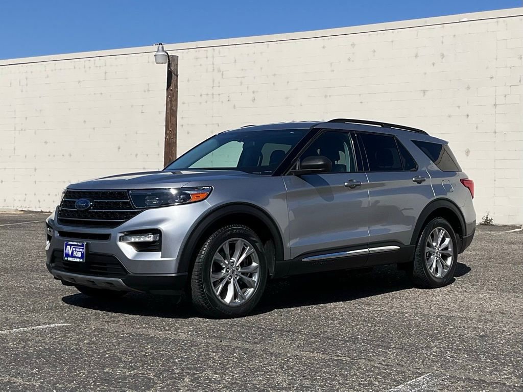Certified 2022 Ford Explorer XLT w/ Equipment Group 202A image 2