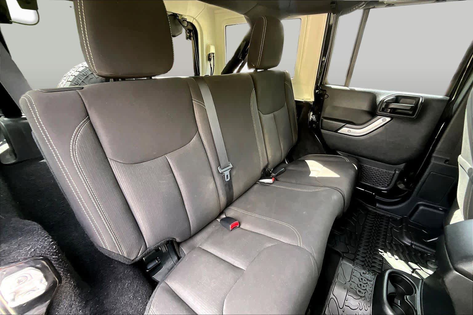 Used 2017 Jeep Wrangler Unlimited Rubicon w/ Connectivity Group AWD/4WD image 20