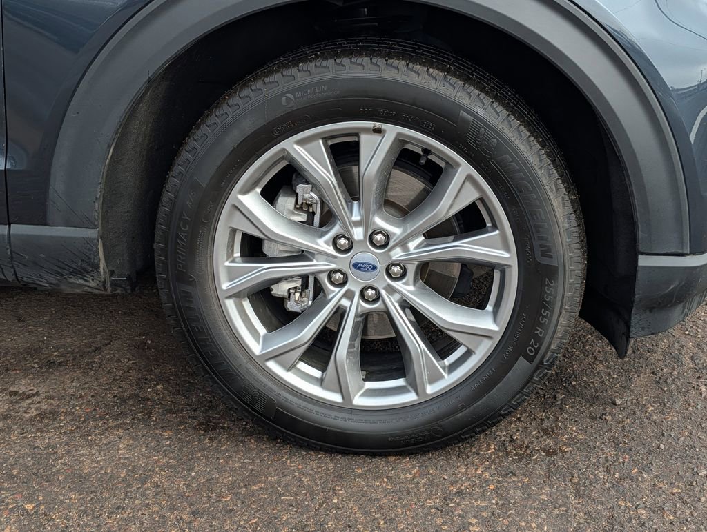 Certified 2022 Ford Explorer XLT w/ Equipment Group 202A image 7