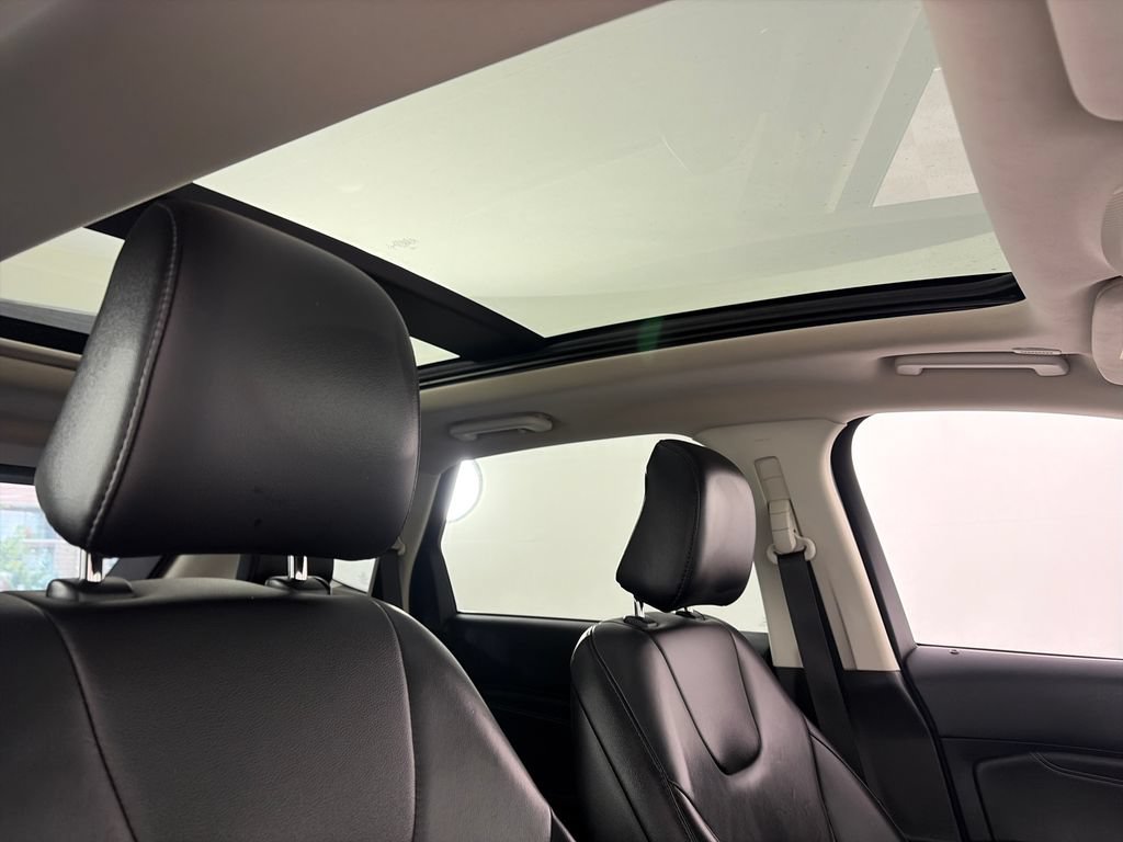Certified 2022 Ford Edge Titanium AWD/4WD image 32