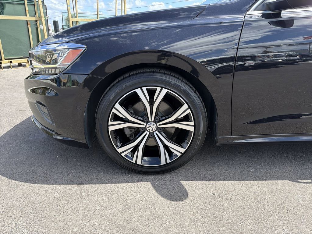 Used 2020 Volkswagen Passat 2.0T SEL image 29