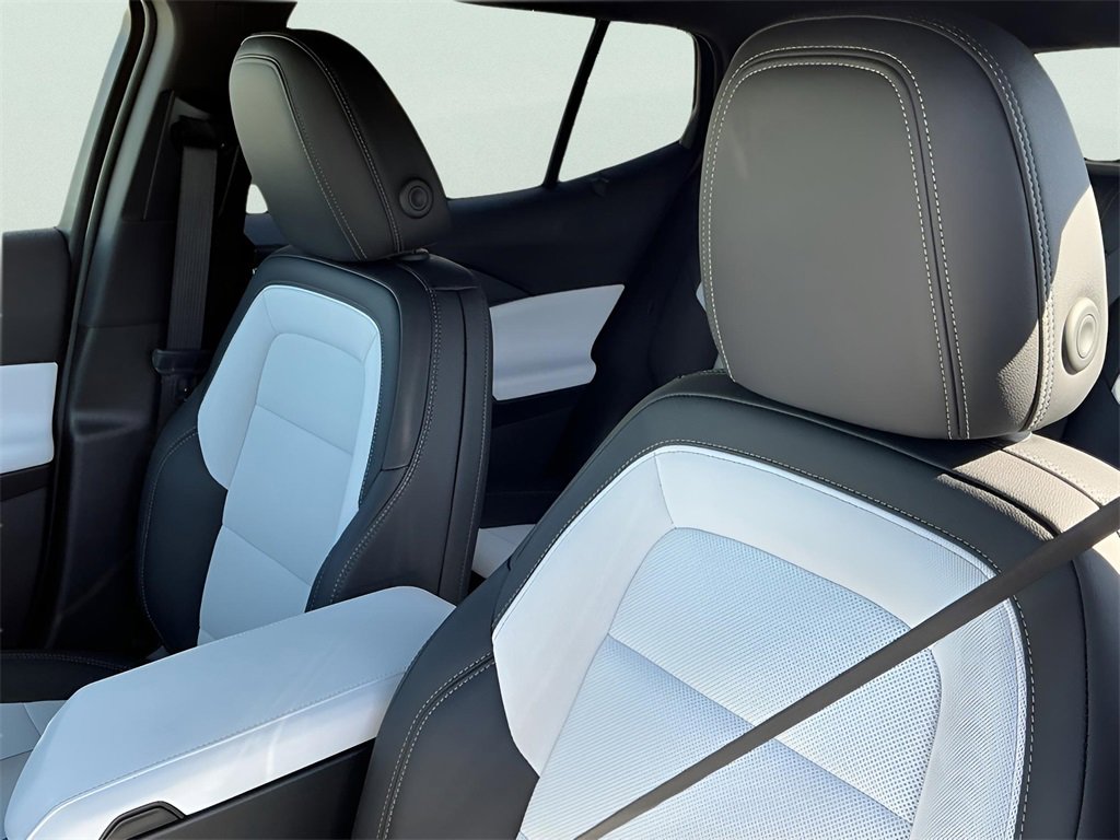 Used 2025 Chevrolet Equinox EV LT image 27