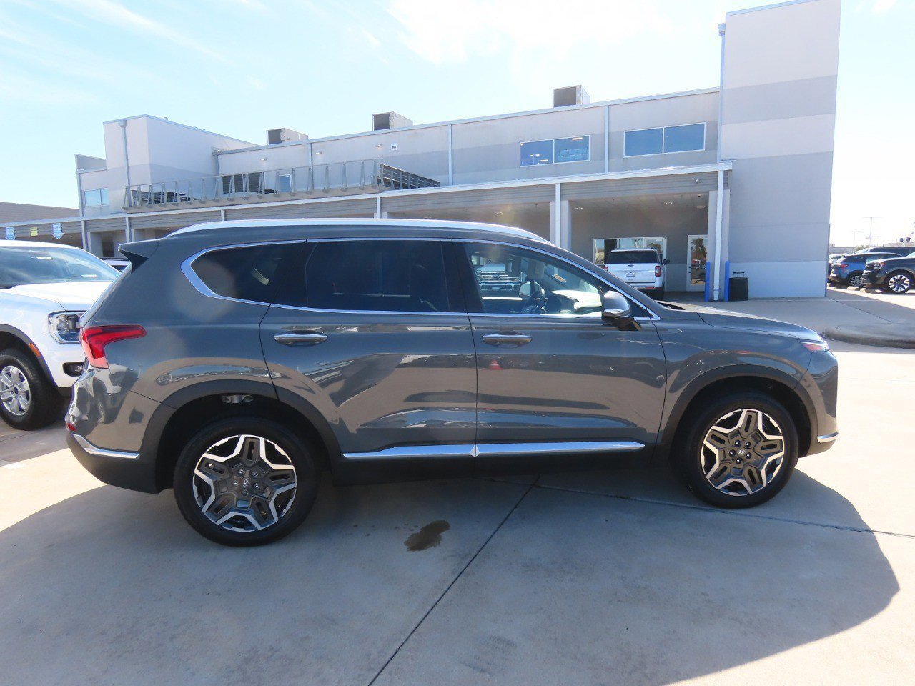 Used 2023 Hyundai Santa Fe Limited w/ Cargo Package image 6