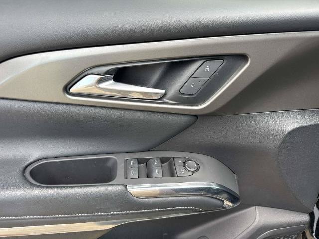 Used 2025 Chevrolet Traverse LT FWD image 19