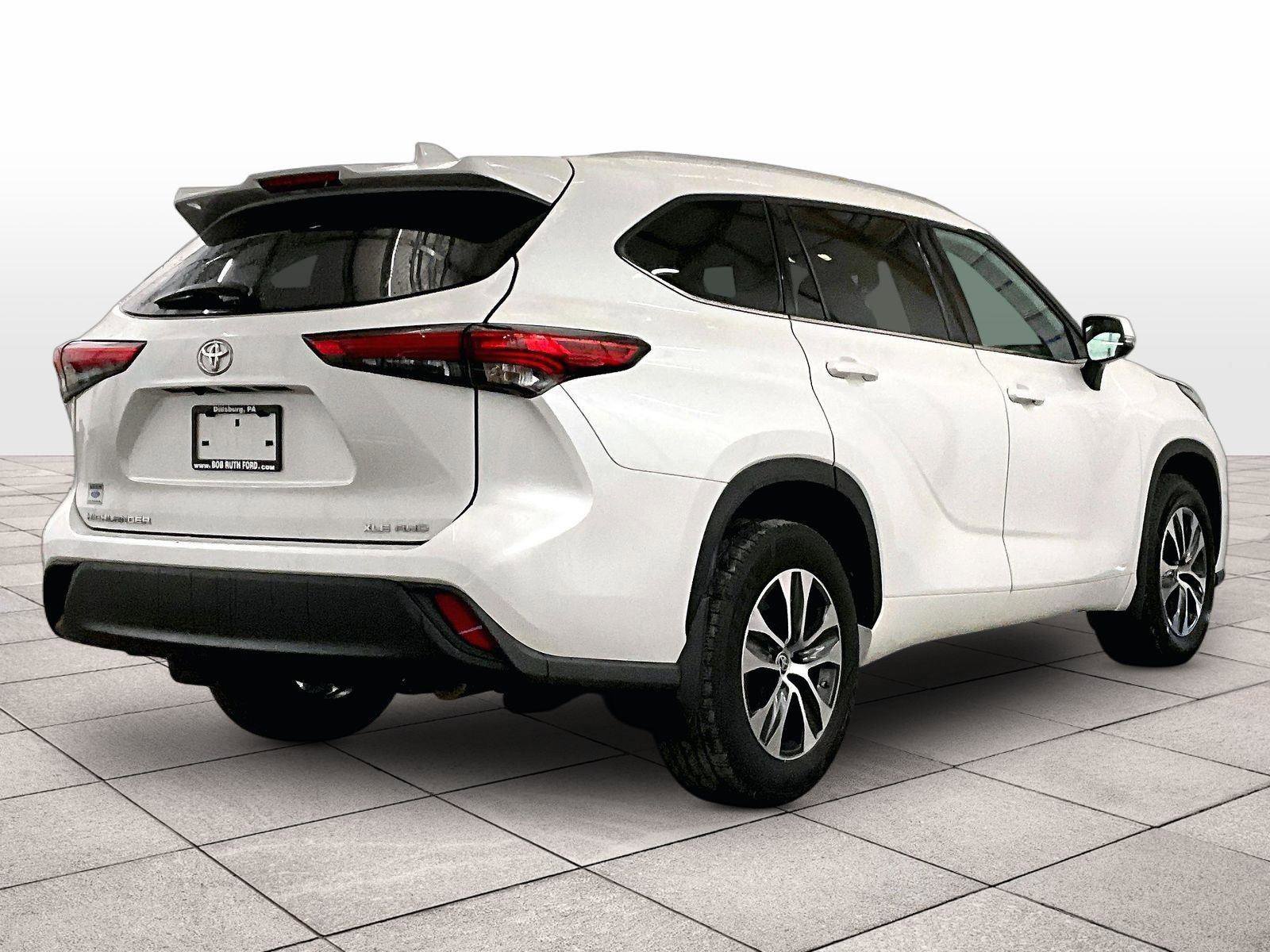 Used 2022 Toyota Highlander XLE AWD/4WD image 11