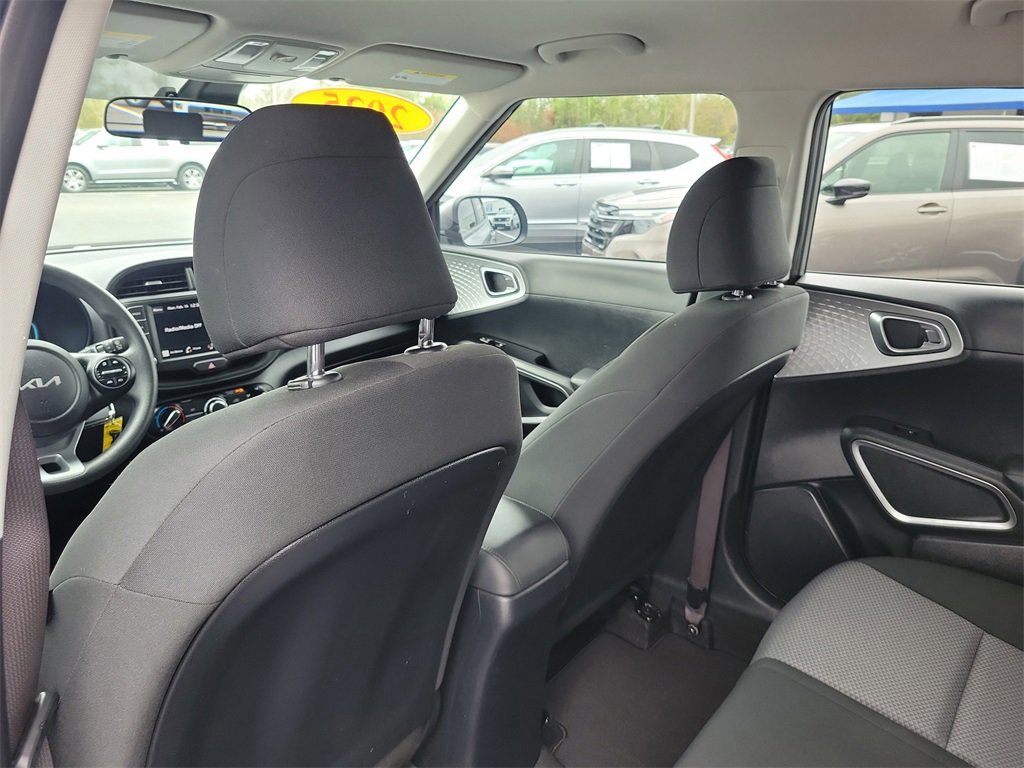 Used 2025 Kia Soul LX w/ LX Technology Package image 10