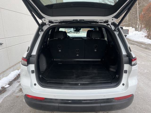 Used 2024 Jeep Grand Cherokee Altitude image 9