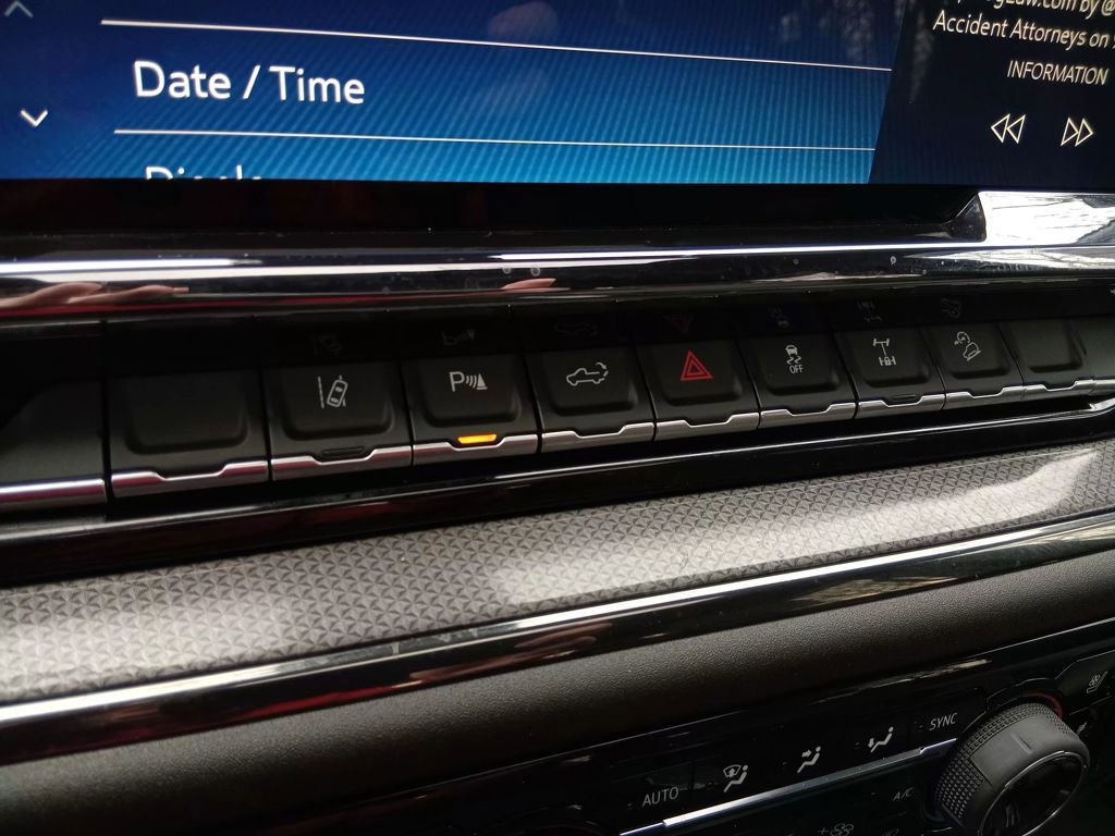 Used 2025 Chevrolet Silverado 2500 ZR2 w/ Technology Package image 27