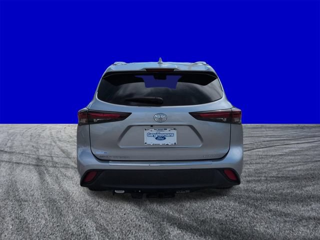 Used 2024 Toyota Highlander XLE AWD/4WD image 5