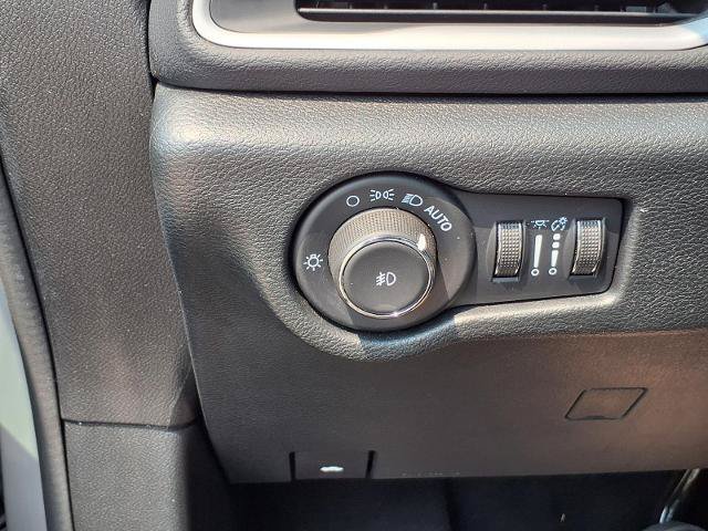 Used 2025 Chrysler Pacifica Select FWD image 15