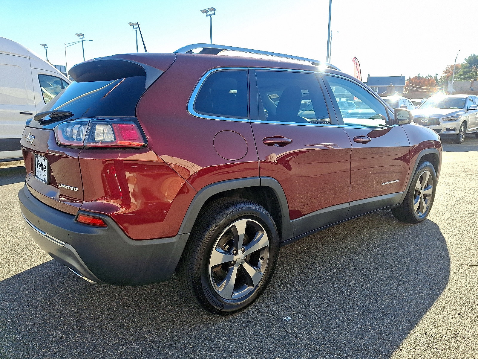 Used 2019 Jeep Cherokee Limited image 2