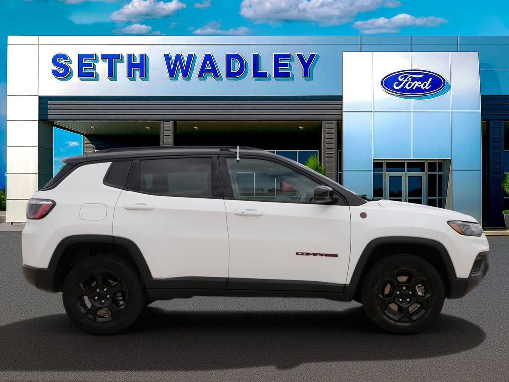 Used 2024 Jeep Compass Trailhawk image 2