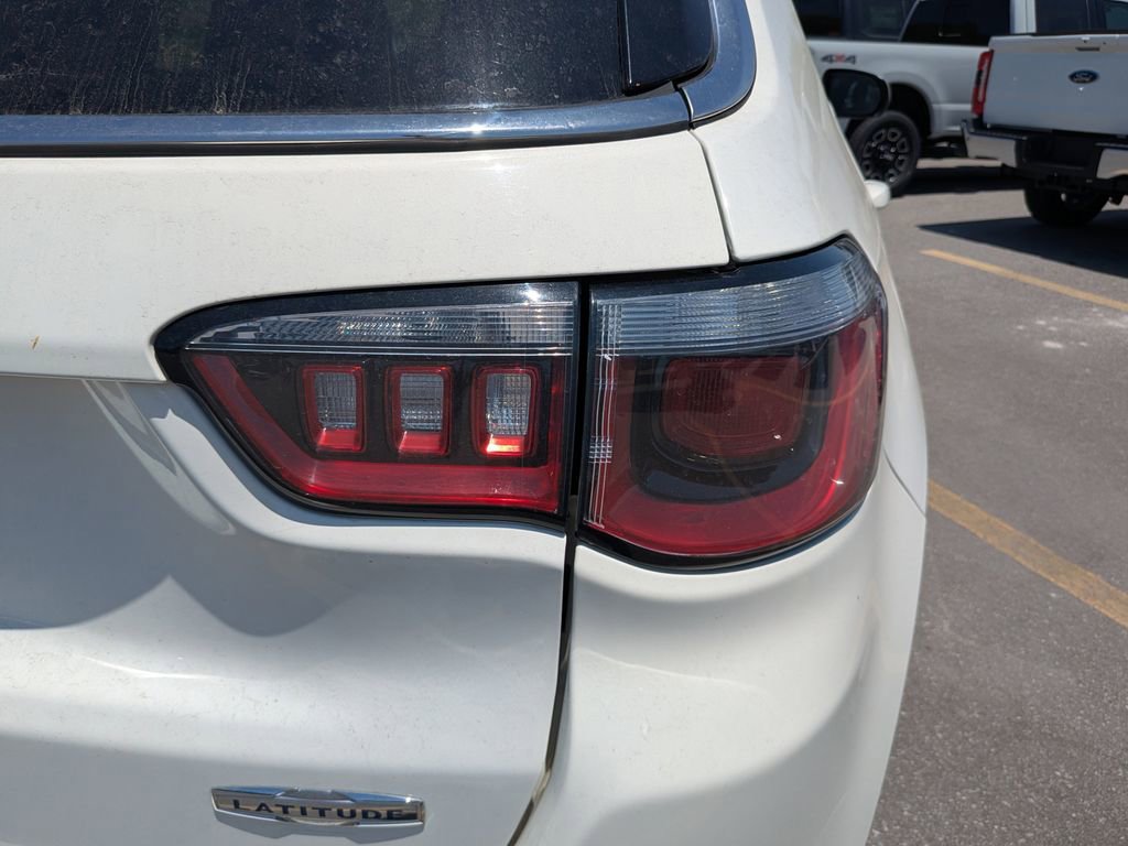 Used 2018 Jeep Compass Latitude FWD image 9