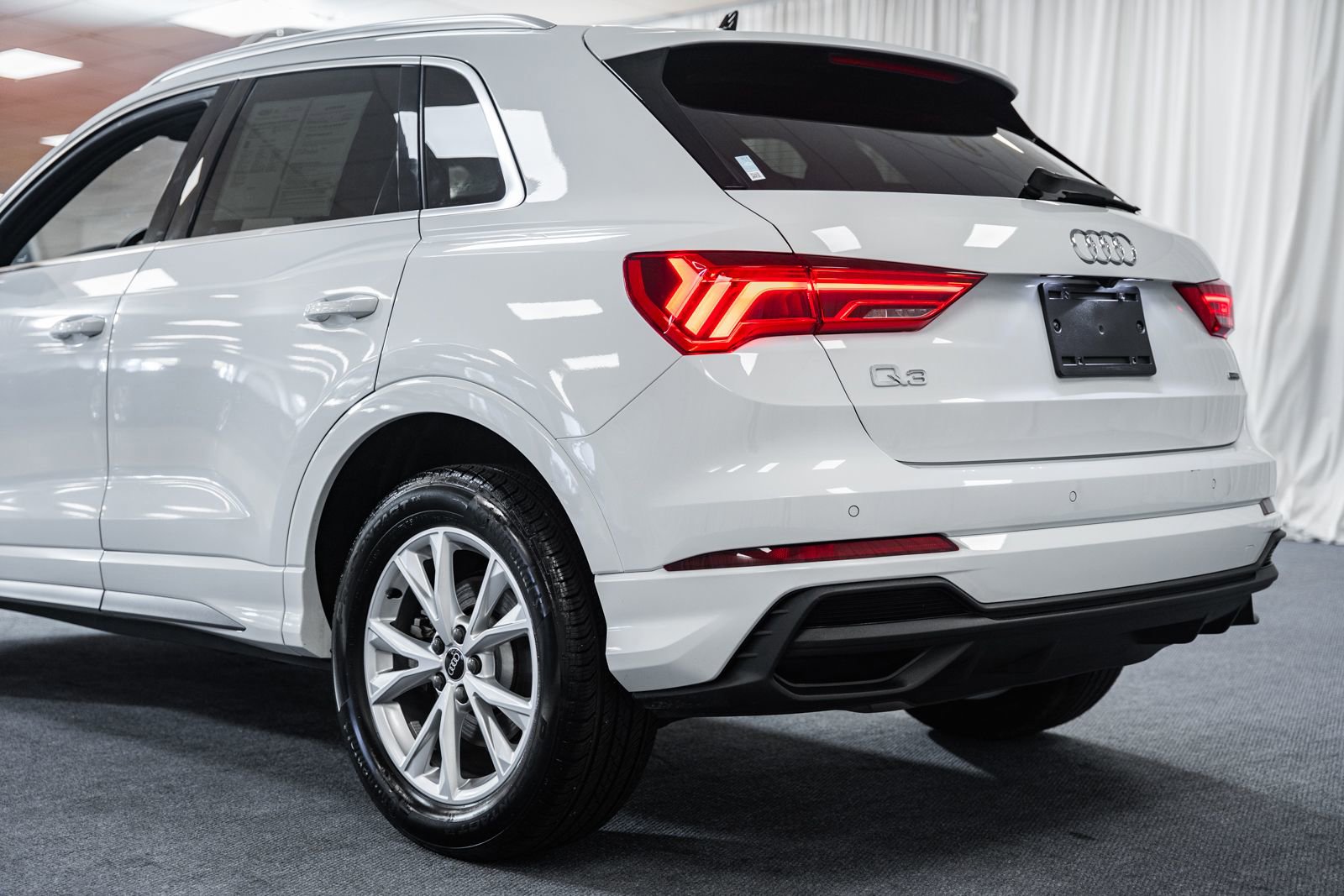 Used 2023 Audi Q3 2.0T Premium Plus w/ Premium Plus Package AWD/4WD image 6