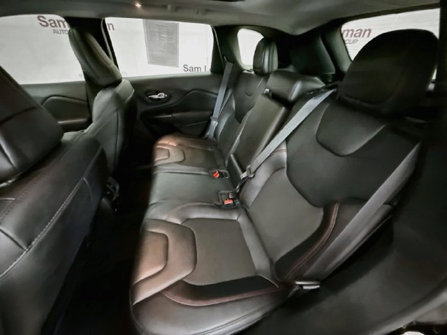 Used 2022 Jeep Cherokee Trailhawk AWD/4WD image 25