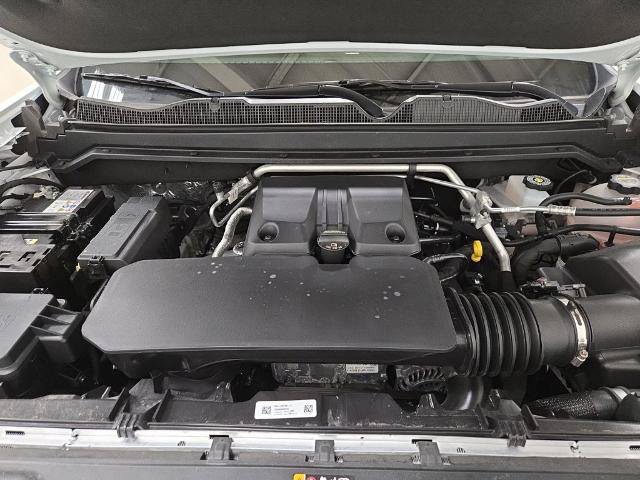 Used 2025 Chevrolet Colorado Z71 w/ Technology Package AWD/4WD image 3