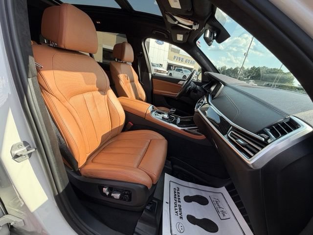 Used 2021 BMW X7 xDrive40i w/ M Sport Package AWD/4WD image 22