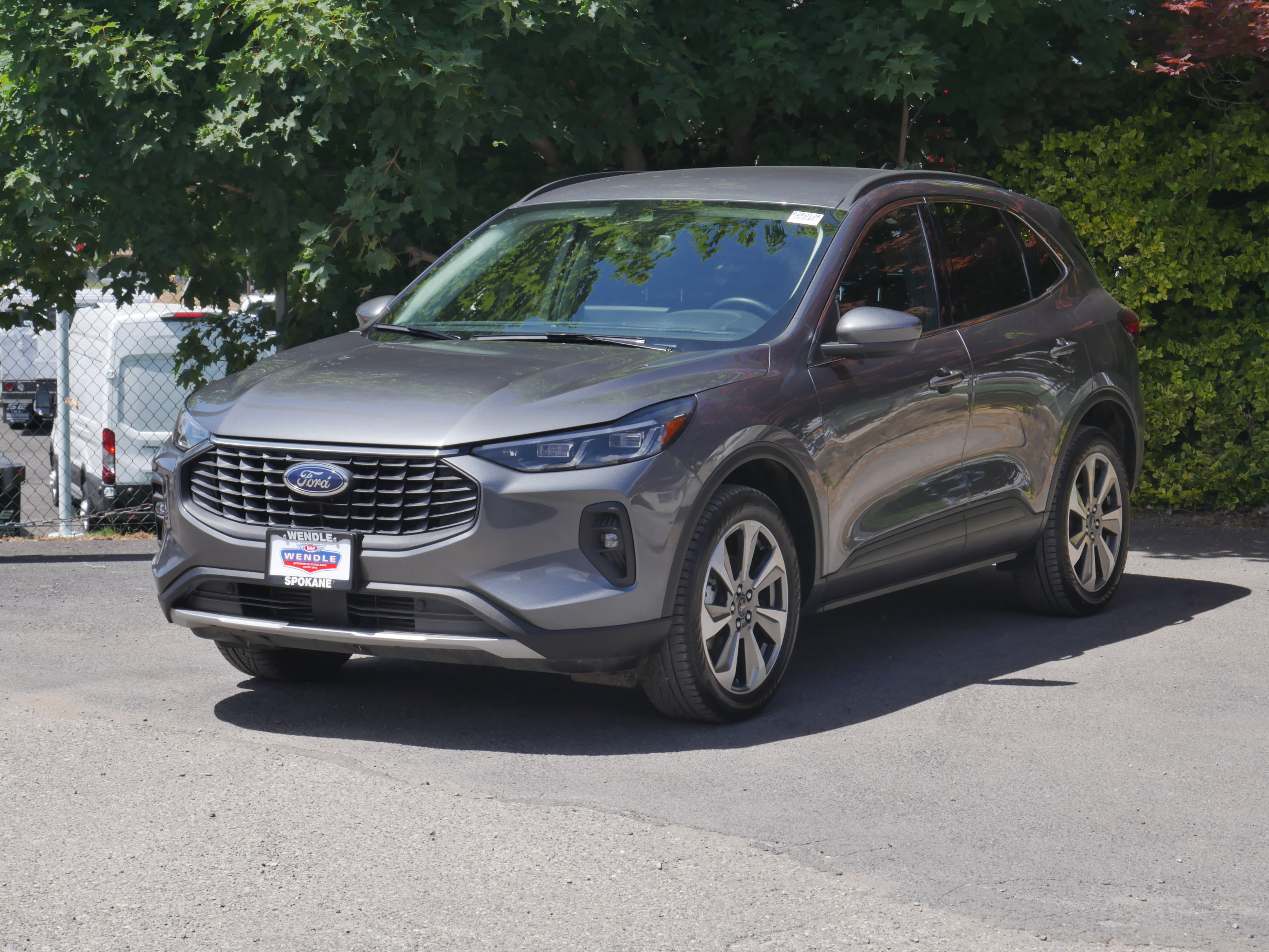 Certified 2025 Ford Escape Platinum AWD/4WD image 2