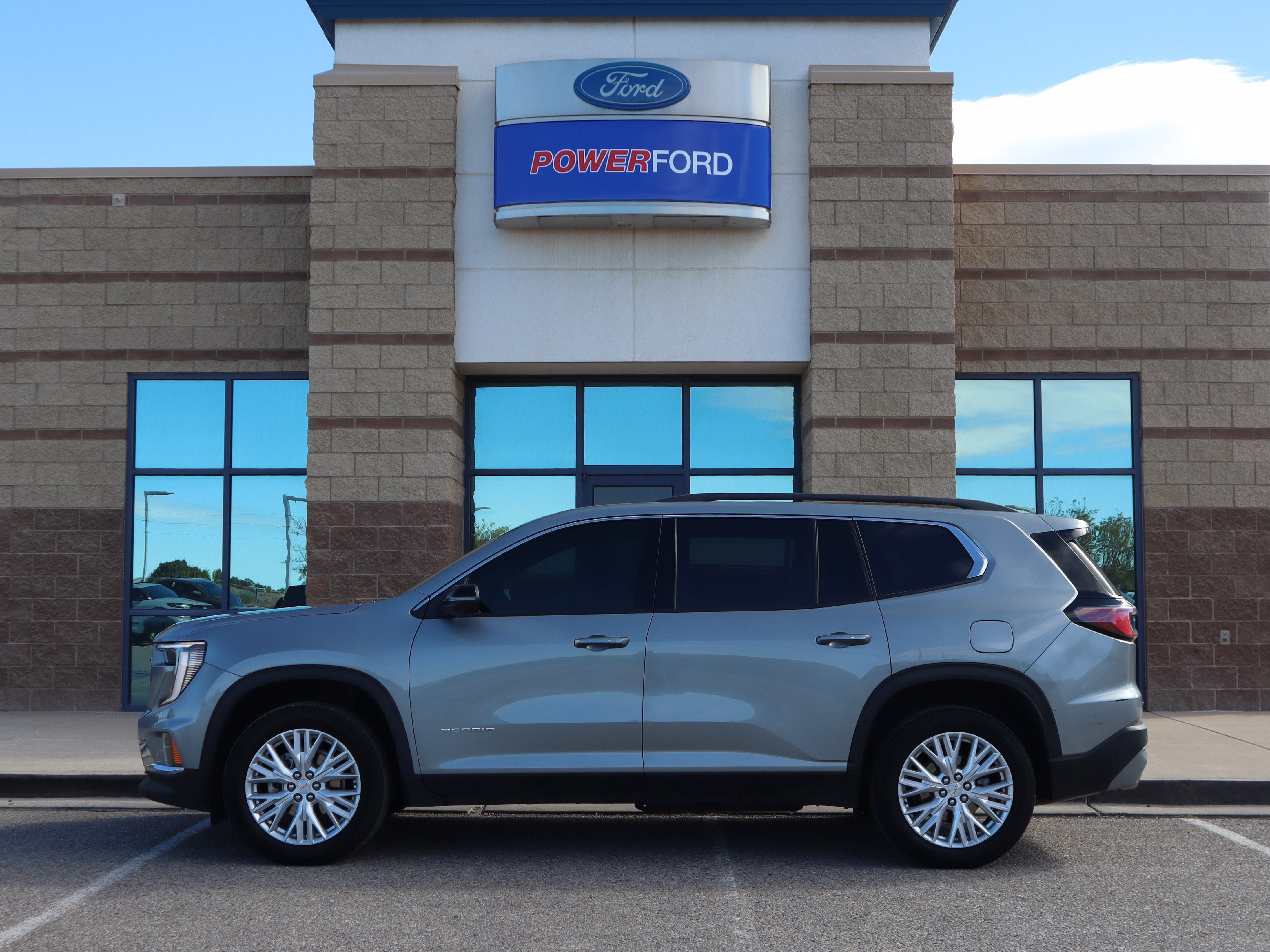 Used 2026 GMC Acadia Elevation w/ Elevation Premium Package AWD/4WD image 9