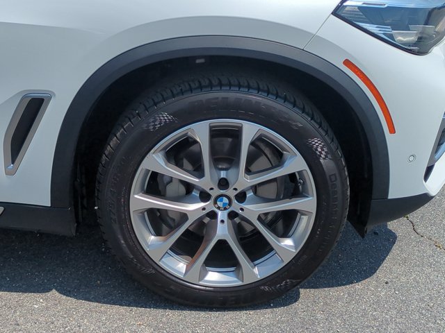 Used 2022 BMW X5 xDrive40i w/ Parking Assistance Package AWD/4WD image 11