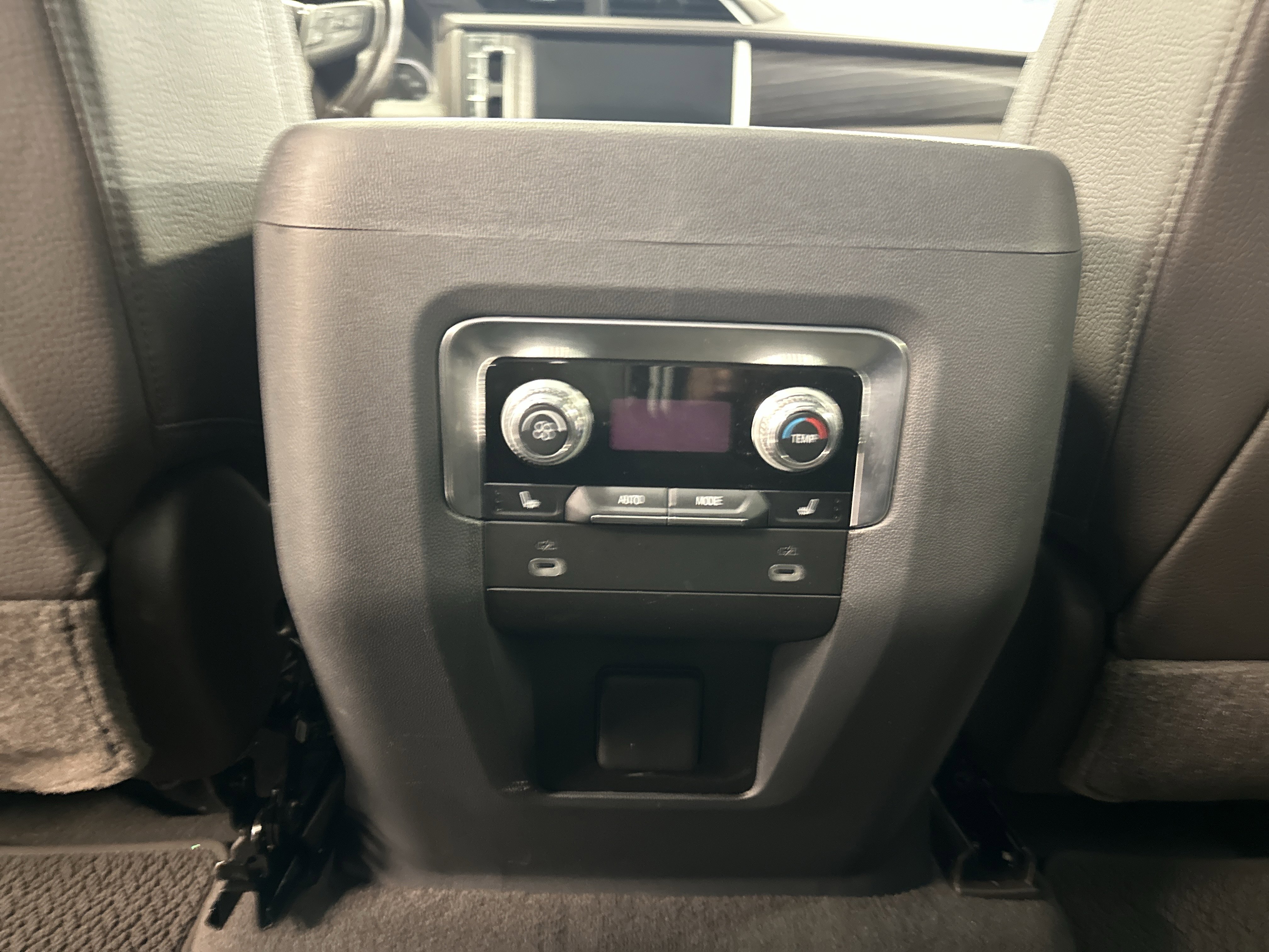 Used 2021 GMC Yukon Denali w/ Denali Premium Package image 30