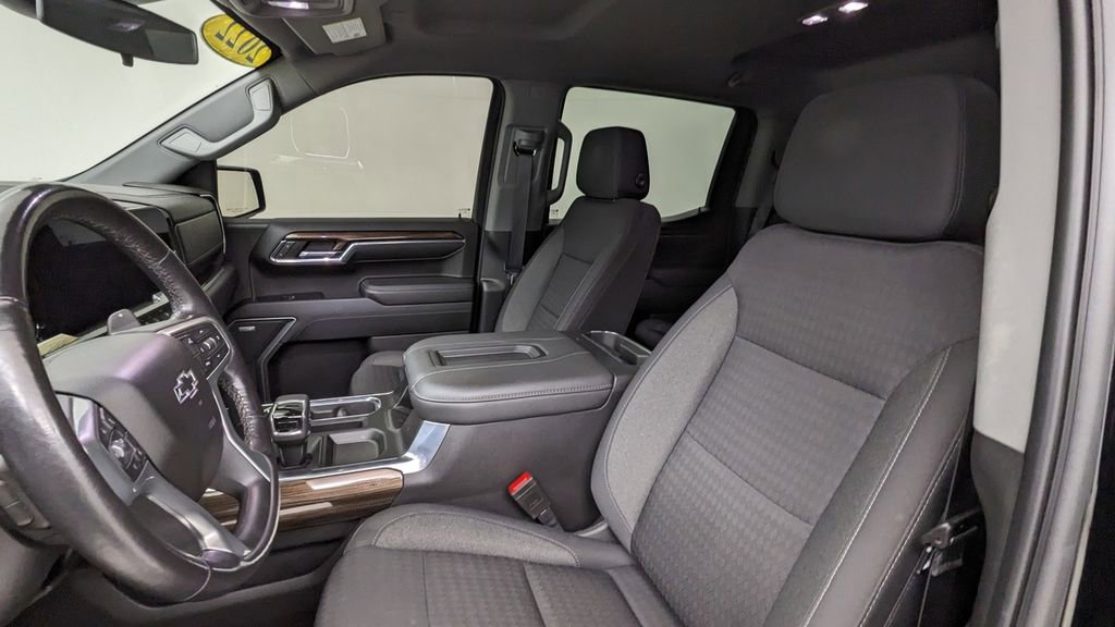 Used 2022 Chevrolet Silverado 1500 LT Trail Boss w/ Convenience Package II image 2