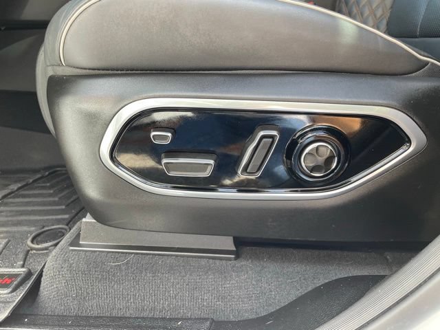 Used 2024 Jeep Grand Cherokee L Summit AWD/4WD image 11