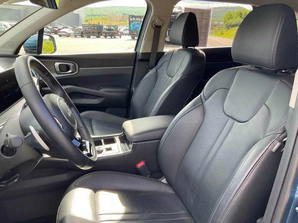 Used 2025 Kia Sorento EX AWD/4WD image 13
