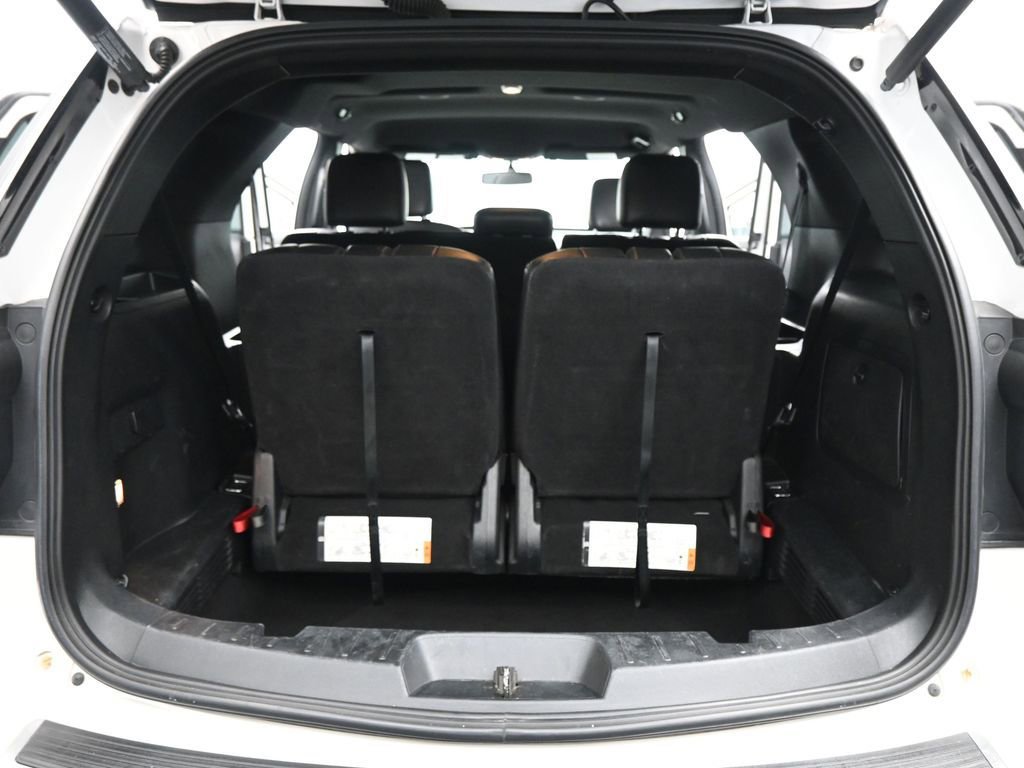 Certified 2018 Ford Explorer XLT w/ Equipment Group 202A FWD image 21