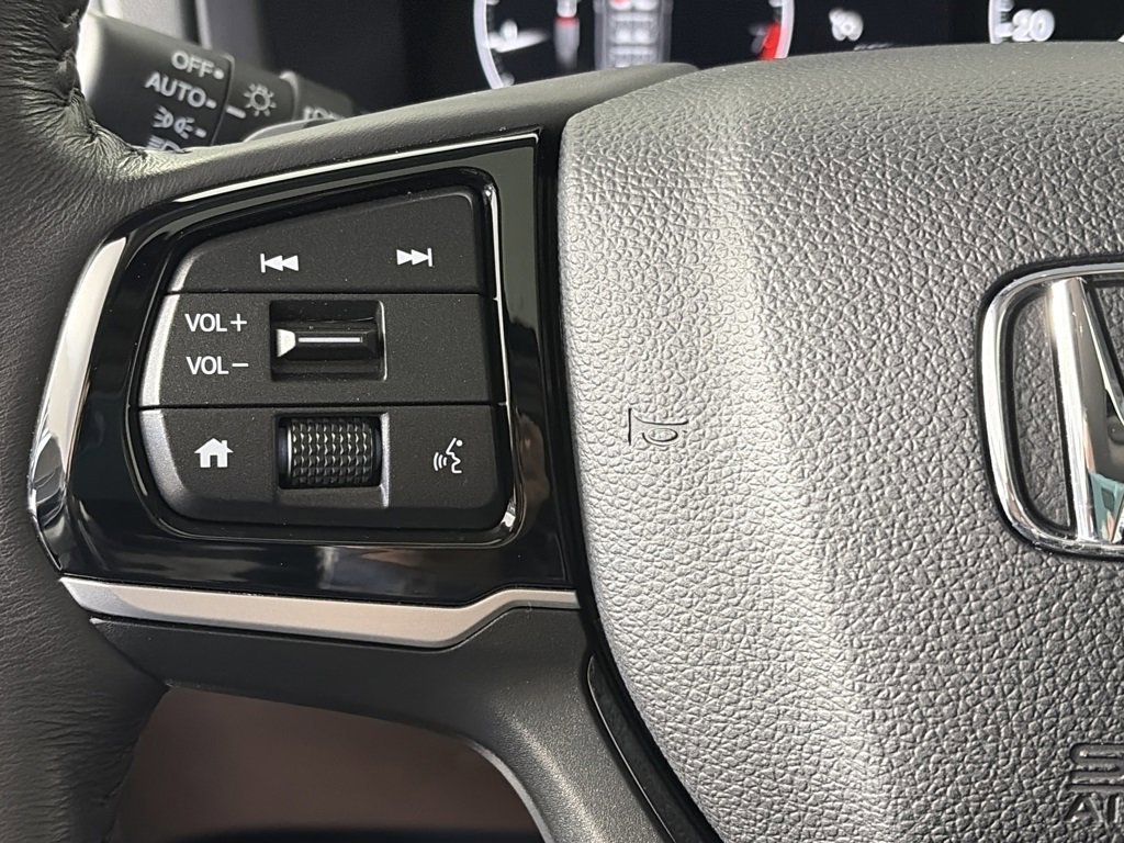 Used 2025 Honda Odyssey Elite image 16