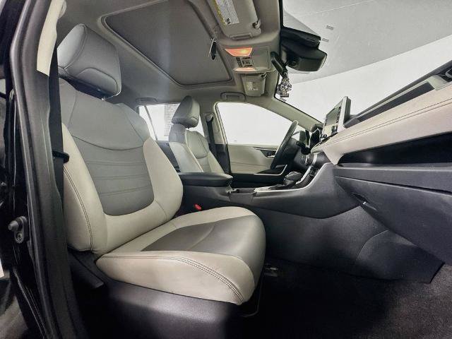 Used 2019 Toyota RAV4 XLE Premium w/ Cold Weather Package AWD/4WD image 28