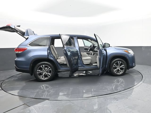 Used 2019 Toyota Highlander Plus AWD/4WD image 29
