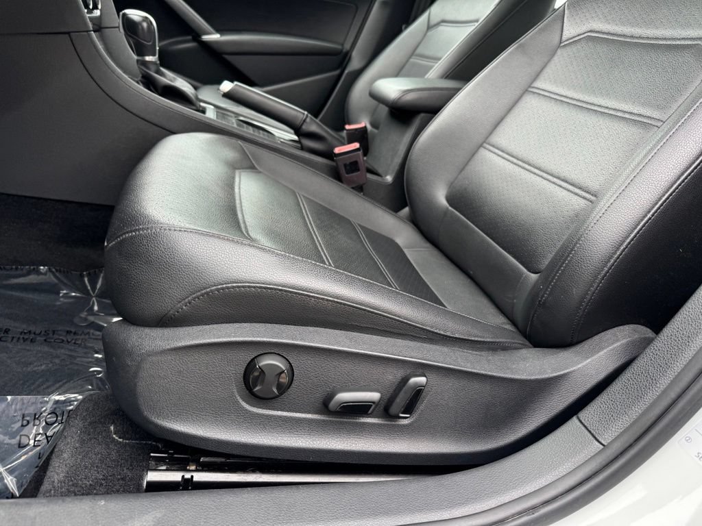 Used 2018 Volkswagen Passat 2.0T SE FWD image 6